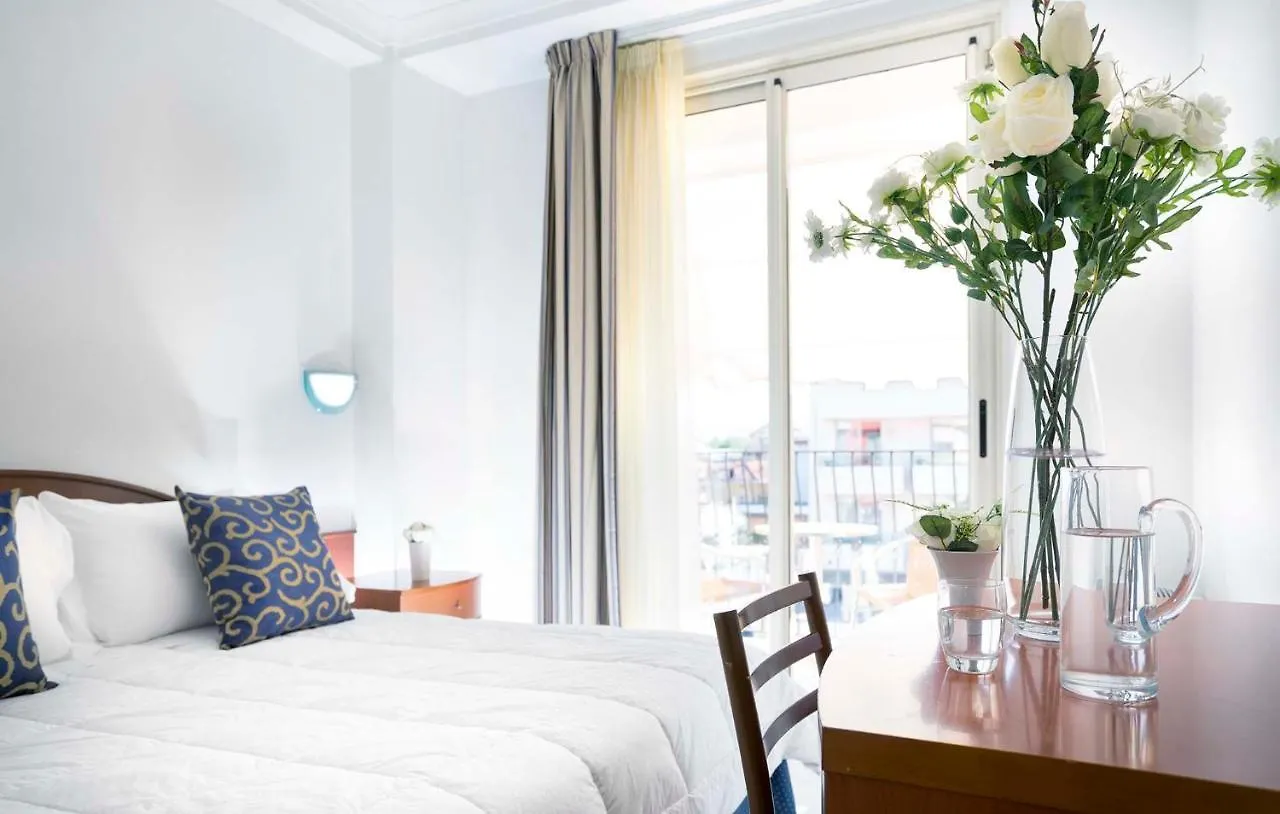 Residence Queen Ρίμινι 3*,
