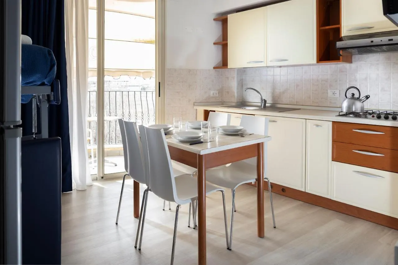 Residence Queen Ρίμινι 3*,